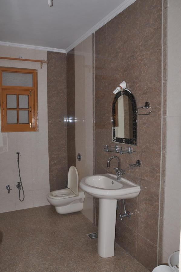 Hotel Al Azrah Srinagar  Exterior photo